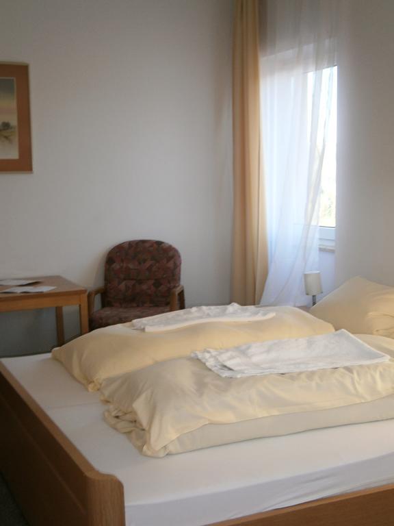 Hotel Strauss Waldbronn Kamer foto