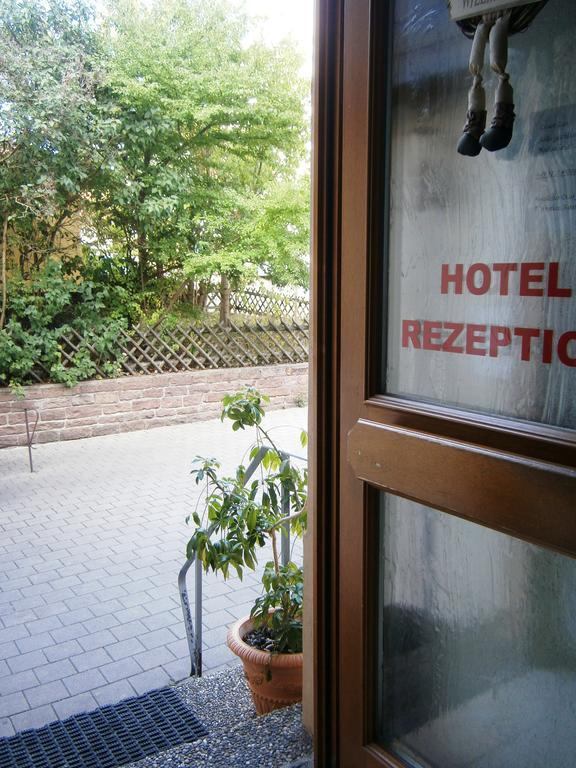 Hotel Strauss Waldbronn Buitenkant foto